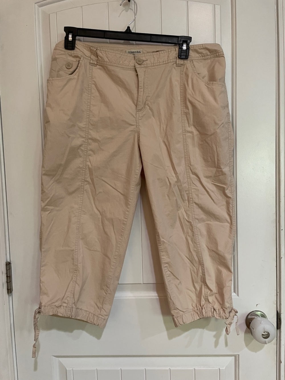 St John’s Bay women’s size 18W EUC khaki capris
